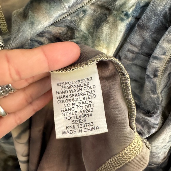 UMGEE TIE DYE VELVET OFF THE SHOULDER / ONE SHOULDER LONG SLEEVE TOP - Picture 4 of 6